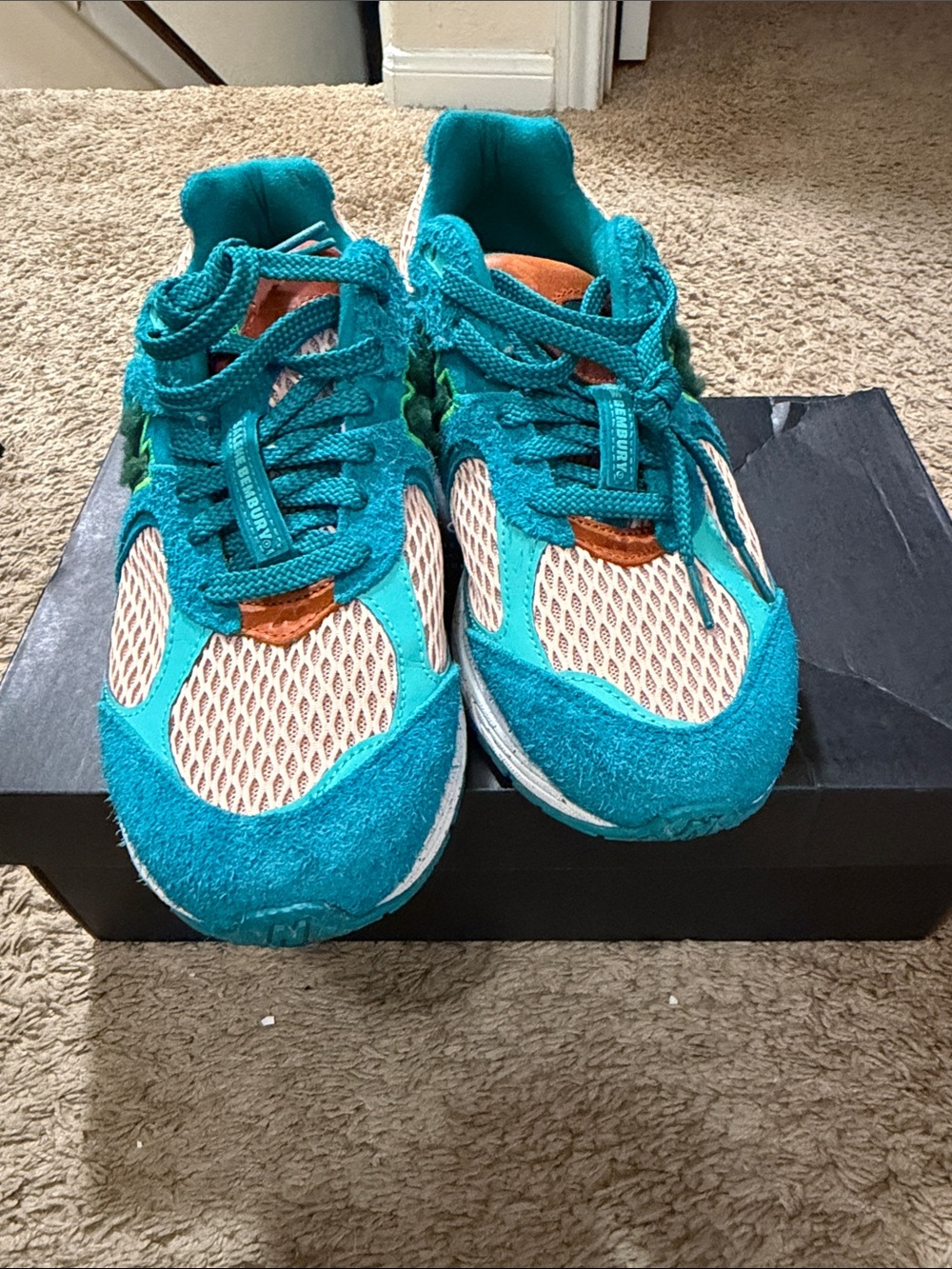 New Balance - Picture 2 of 3